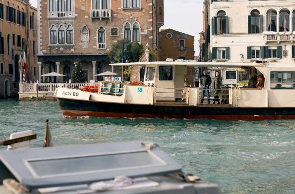 Bild 1 von 6: Kriminalhauptkommissar Ingo Thiel (Heino Ferch) und Kommissarin Lee Sooyoung (Kotbong Yang) an Bord eines \