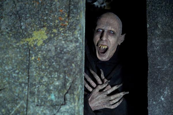 Bild 1 von 7: Ob das am Alter liegt? Der 8000-jährige Petyr (Ben Fransham) hat häufig schlechte Laune.