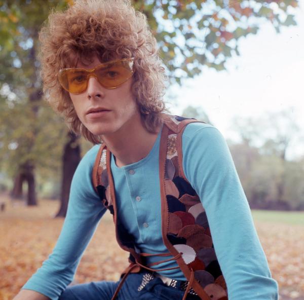Bild 1 von 6: David Bowie im Porträt um 1970.
