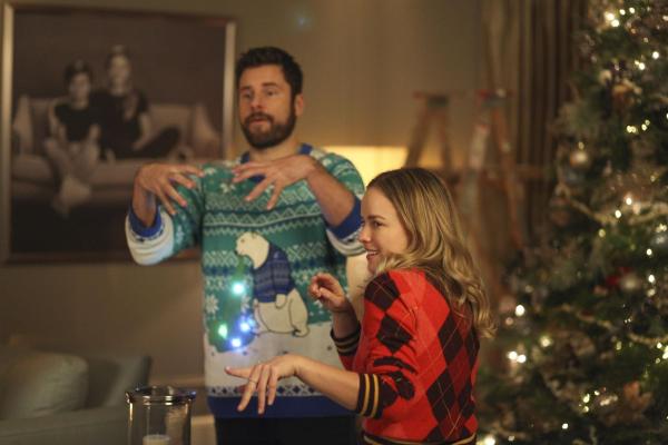 Bild 1 von 11: Gary Mendez (James Roday, l.); Maggie Bloom (Allison Miller, r.)