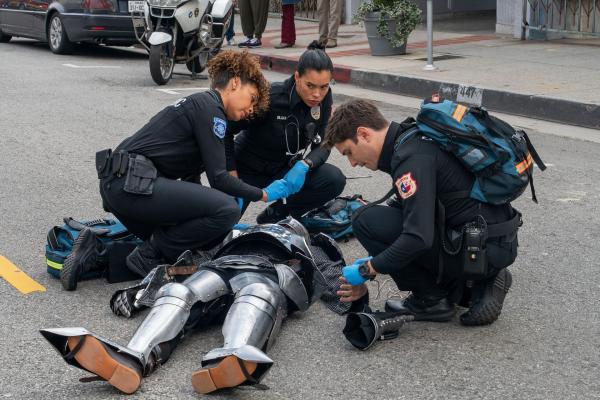 Bild 1 von 24: (v.l.n.r.) Tommy Vega (Gina Torres); Nancy Gillian (Brianna Baker); T.K. Strand (Ronen Rubinstein)