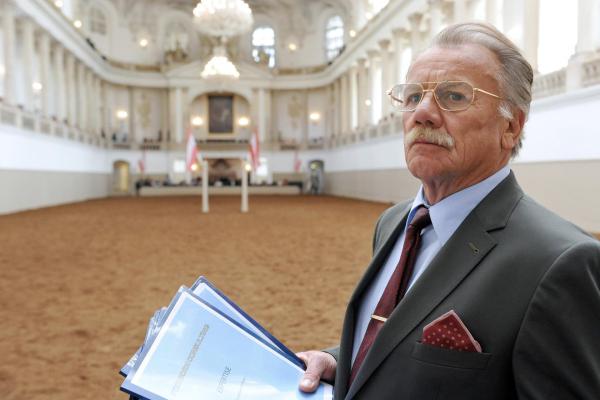 Bild 1 von 8: Im Bild: Franz Buchrieser (Peter von Gradenberg).