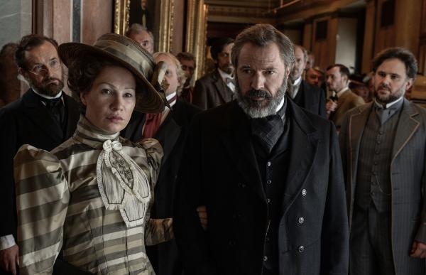 Bild 1 von 15: Birgit Minichmayr (Bertha von Suttner), Sebastian Koch (Alfred Nobel).