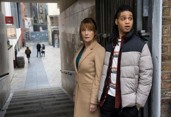 Bild 1 von 10: Harry Wild (Jane Seymour) und Fergus (Rohan Nedd) ermitteln im Umfeld des Edel-Restaurants. Könnte ein verbitterter Rivale hinter dem Mord stecken?