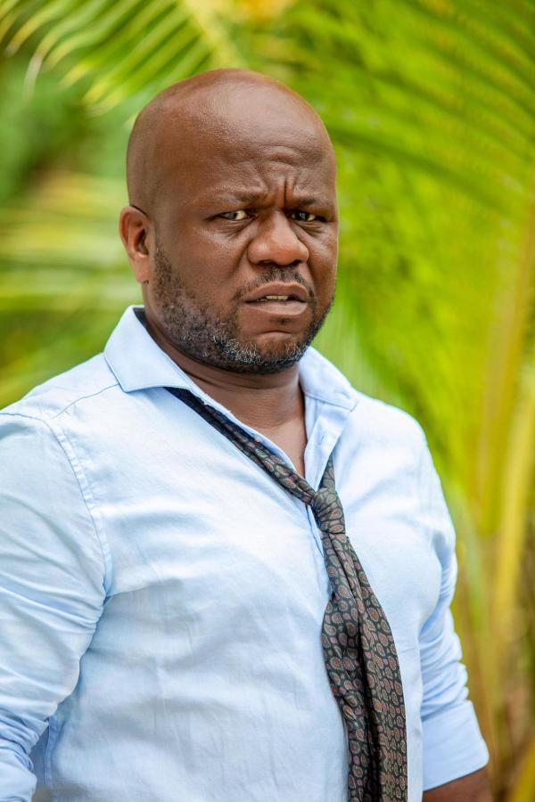 Bild 1 von 3: Im Bild: Delroy Atkinson (Godrell James).