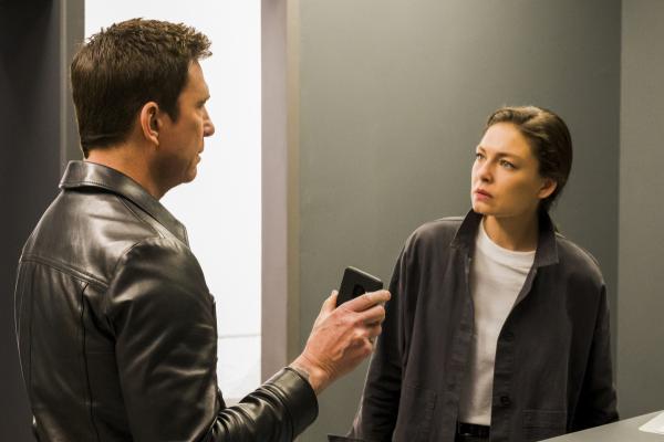 Bild 1 von 8: Supervisory Special Agent Remy Scott (Dylan McDermott, l.); Special Agent Kristin Gaines (Alexa Davalos, r.)