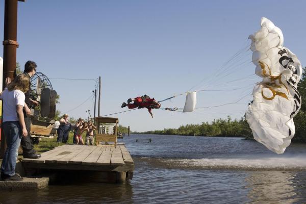 Bild 1 von 11: Mit dem Hinweis, die verrückten Stunts und waghalsigen Experimente, nicht nachzuahmen, setzen sich Johnny Knoxville, Steve-O, Bam Margera, Chris Pontius und die ganze Crew gnadenlos den krassesten Situationen aus - oftmals mit Blessuren und anderen unschönen Nebenerscheinungen ...