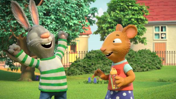 Bild 1 von 3: Pip freut sich über die Verabredung zum Spielen mit Posy.