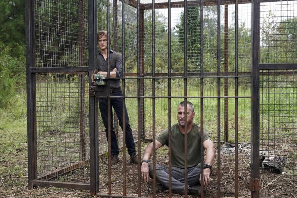 Bild 1 von 12: MacGyver (Lucas Till, l.); Jack Dalton (George Eads, r.)
