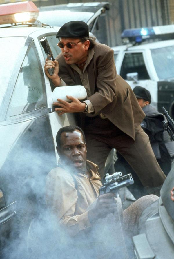 Bild 1 von 7: Immer im Einsatz: Die L. A.-Cops Harrigan (Danny Glover, l.) und Danny (Ruben Blades, r.) liefern sich ein heißes Feuergefecht mit hemmungslosen Drogendealern ...