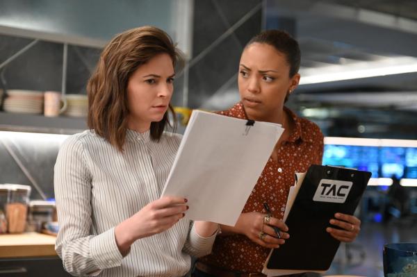 Bild 1 von 14: Taylor Rentzel (MacKenzie Meehan, l.); Danny James (Jaime Lee Kirchner, r.)