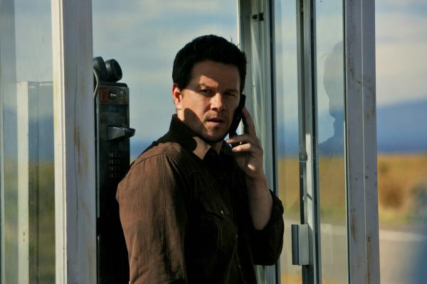 Bild 1 von 6: U.S. Naval Intelligence Officer Stigman (Mark Wahlberg) fragt sich, welche Rolle er und DEA-Agent Bobby Trench bei diesem Auftrag wirklich spielen.