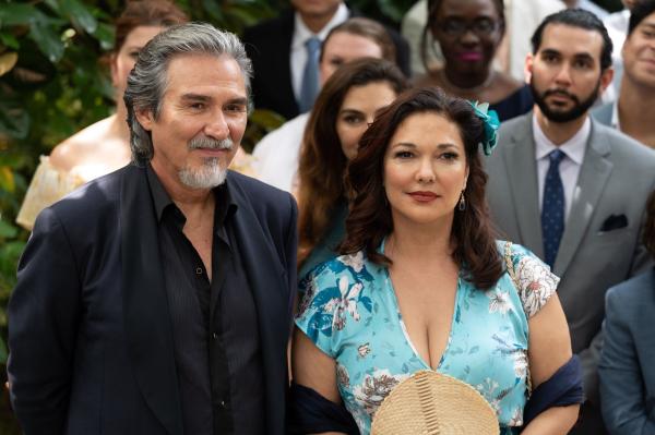 Bild 1 von 9: Hernan Castillo (Pedro Damián, l.); Marcela Castillo (Laura Harring, r.)