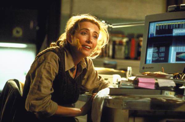 Bild 1 von 11: Die tollpatschige Forscherin Dr. Diana Reddin (Emma Thompson) erweckt das Interesse ihres schwangeren Kollegen Hesse ...