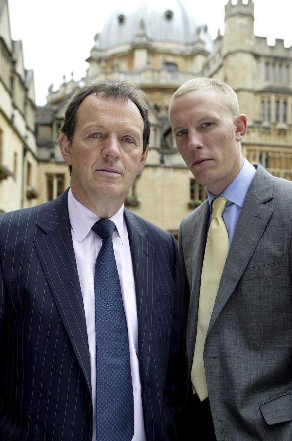 Bild 1 von 3: Im Bild: Kriminalinspektor Robert Lewis (Kevin Whately, l.) und sein junger Kollege Sergeant James Hathaway (Laurence Fox).