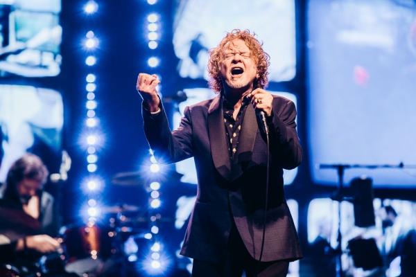 Bild 1 von 1: Simply Red - Mick Hucknall