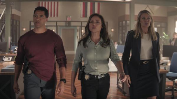 Bild 1 von 7: (v.l.n.r.) Kai Holman (Alex Tarrant); Jane Tennant (Vanessa Lachey); Kate Whistler (Tori Anderson)