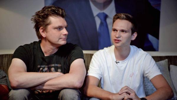 Bild 1 von 6: Lutz van der Horst (l.) und Fabian Köster (r.) bilanzieren ihre Drehs fürs \