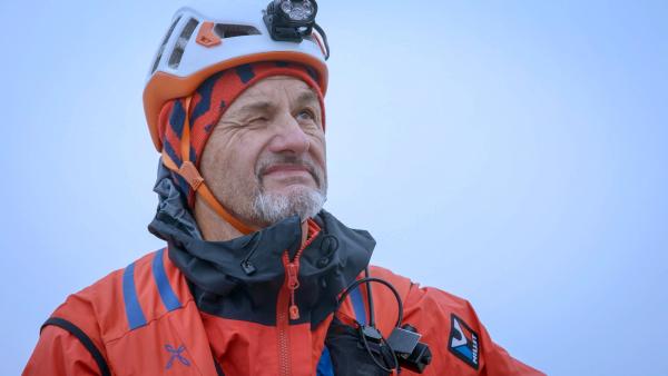 Bild 1 von 22: Bergretter Michael Partholl bei einem Einsatz der Bergwacht Ramsau.