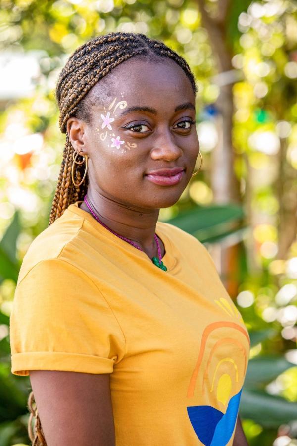 Bild 1 von 3: Im Bild: Tara Tijani (Josephine Porter).