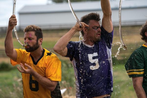 Bild 1 von 9: Doc (Kevin Dillon, l.); Bobfather (Josh Duhamel, r.)
