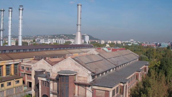 Bild 1 von 3: Im russischen Dserschinsk ragt ein gigantischer Stromleitungsmast einsam vor dem Horizont empor: Der Shukhov Tower hat seit 1989 ausgedient.