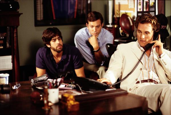 Bild 1 von 19: Als Delauer- Diamonds eine neue Werbeagentur sucht, will Werbefachmann Ben (McConaughey, r.) mit seinen beiden Freunden und Mitarbeitern Tony (Adam Goldberg, l.) und Thayer (Thomas Lennon, M.) den Auftrag unbedingt ergattern. Doch sein Chef Phillip Warren will diesen Deal an seine Luxus- Profis Spears & Green weitergeben ...