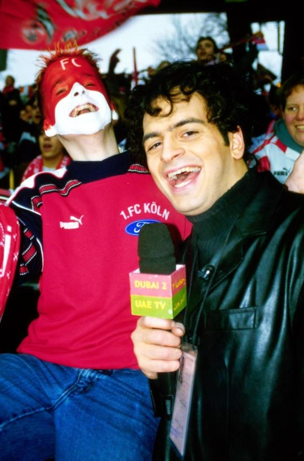 Bild 1 von 13: Tarek ab del Kalek (Kaya Yanar), der Chaos-Reporter von Dubai TV, ist diesmal zu Besuch im Stadion des 1.FC Köln. So viele Emotionen und Gefühlsausbrüche hatte er in Deutschland bestimmt nicht erwartet.