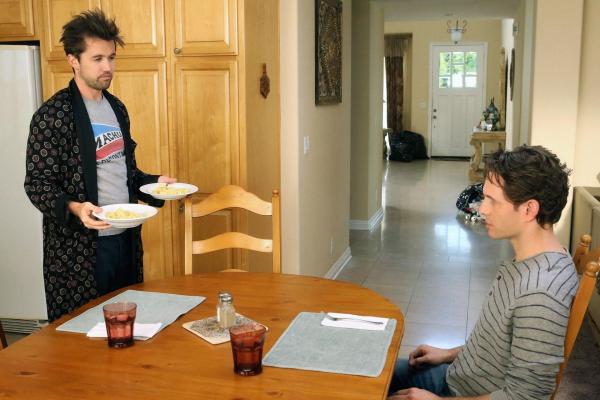 Bild 1 von 8: Mac (Rob McElhenney, l.); Dennis Reynolds (Glenn Howerton, r.)