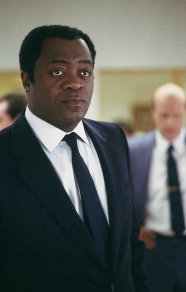 Bild 1 von 10: FBI-Agent Alonzo Mosely (Yaphet Kotto) will nur eines: den feinfühligen Buchhalter Jonathan Mardukas, der die Mafia beklaute, um den Armen zu helfen ...