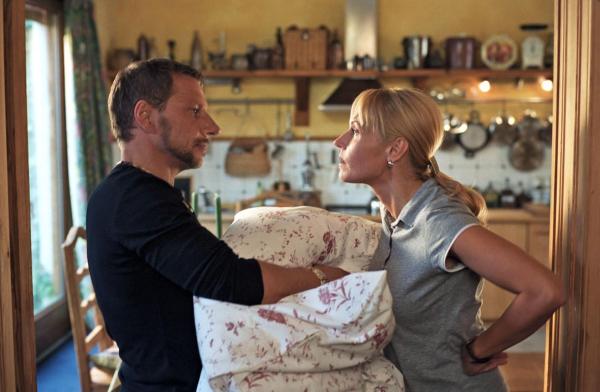 Bild 1 von 12: Der Gedanke an Kinder ist für Frank (Richy Müller, l.) anfänglich noch ein Albtraum. Nach einer unbedachten, aber verletzenden Äußerung gegenüber Katrin (Anica Dobra, r.) und den Zwillingen setzt Katrin ihn kurzerhand vor die Tür ...