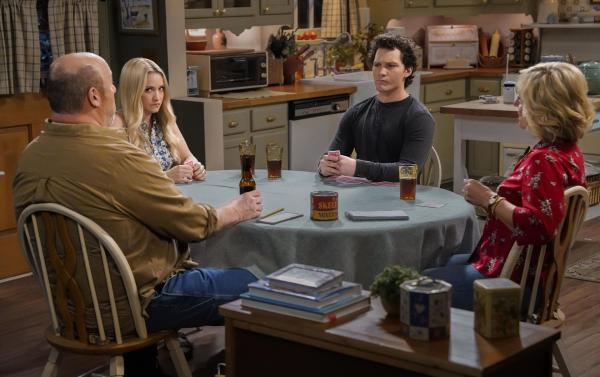 Bild 1 von 14: (im Uhrzeigersinn) Jim McAllister (Will Sasso); Mandy McAllister (Emily Osment); Georgie Cooper (Montana Jordan); Audrey McAllister (Rachel Bay Jones)
