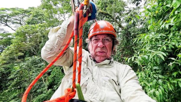 Bild 1 von 12: Im Bild:  Robert Müntz hat viele Interessen. Er ist gelernter Instrumentenbauer, Musiker, Pharmazeut und Hobby-Botaniker.