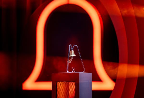 Bild 1 von 3: Glocken-Trophäe