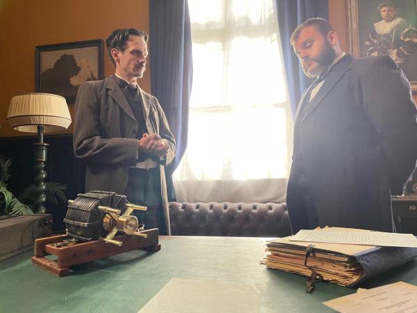 Bild 1 von 15: Der entscheidende Investor: Ein Deal mit George Westinghouse verhilft Teslas Wechselstrommaschine zum Durchbruch.