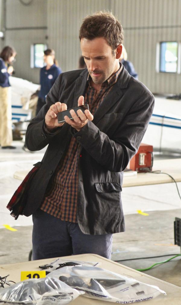 Bild 1 von 24: Versucht, einen neuen Mordfall zu lösen: Sherlock Holmes (Jonny Lee Miller) ...