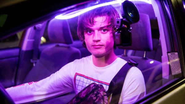 Bild 1 von 5: Die Sucht von Kurt (Joe Keery) nach mehr Klickzahlen schlägt in eine Obsession für den Internetstar Jessie um, die er zu stalken beginnt.