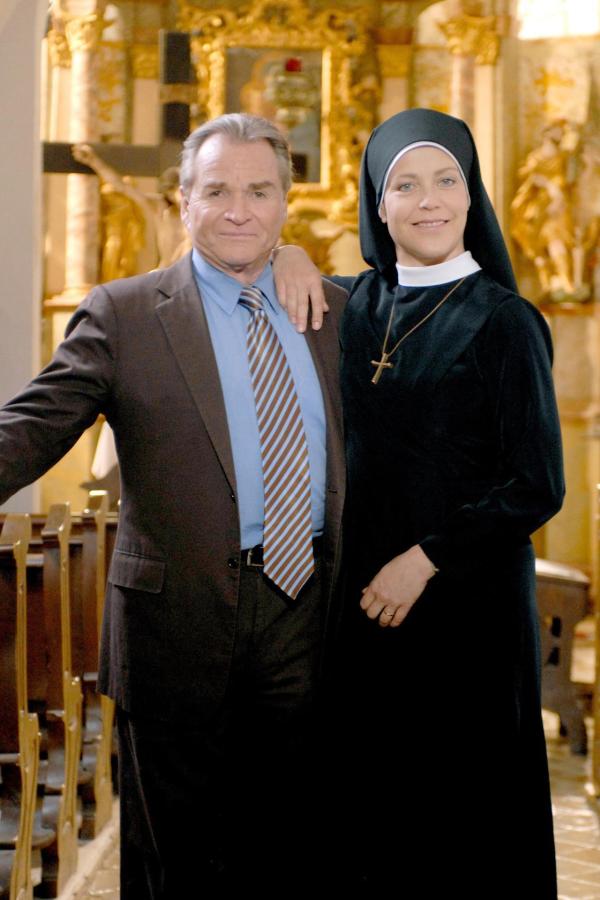 Bild 1 von 1: Im Bild: Fritz Wepper (Wolfgang Wöller), Janina Hartwig (Hanna Jakobi).