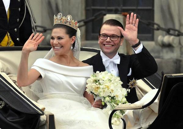 Bild 1 von 1: Im Bild: Kronprinzessin Victoria und Prinz Daniel an ihrem Hochzeitstag.