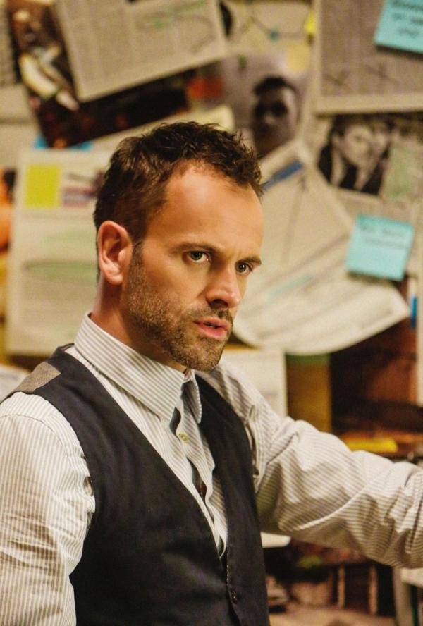 Bild 1 von 17: Ermittelt in einem neuen Fall: Sherlock Holmes (Jonny Lee Miller) ...