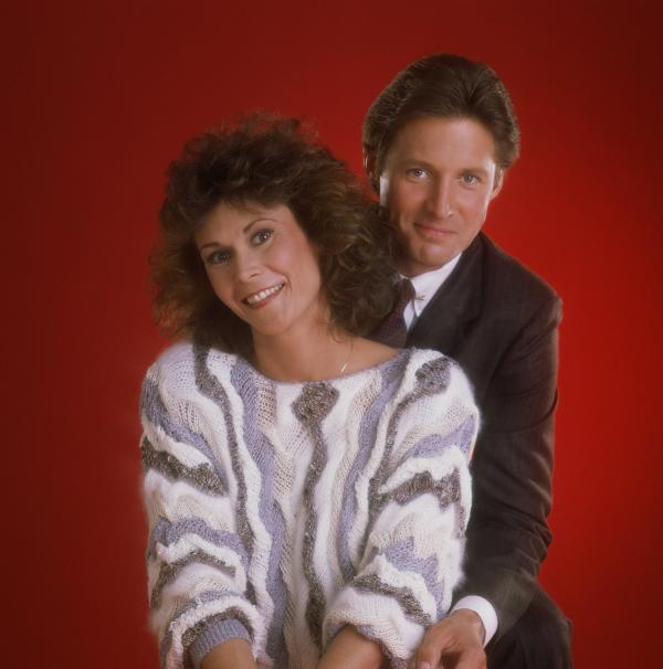 Bild 1 von 2: Ein unschlagbares Team: die Hausfrau Amanda King (Kate Jackson, l.) und der Geheimagent Lee Stetson (Bruce Boxleitner, r.) ...