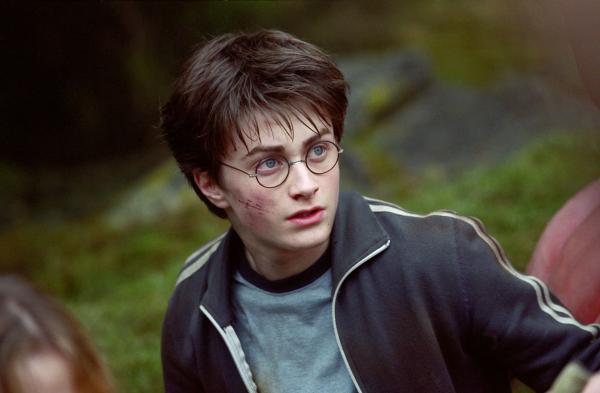 Bild 1 von 15: DANIEL RADCLIFFE as Harry Potter in Warner Bros. PicturesÕ fantasy ÒHarry Potter and the Prisoner of Azkaban.ÓPHOTOGRAPHS TO BE USED SOLELY FOR ADVERTISING, PROMOTION, PUBLICITY OR REVIEWS OF THIS SPECIFIC MOTION PICTURE AND TO REMAIN THE PROPERTY OF THE STUDIO. NOT FOR SALE OR REDISTRIBUTION.