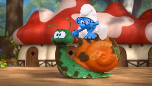 Bild 1 von 5: Seine erste Aufgabe, Farmers Schnecken zu säubern, geht Schlaubi mutig an.© KiKA/Peyo Productions, Dupuis Édition & Audiovisuell 2020 - Honorarfreie Verwendung gemäß AGB im redaktionellen Zusammenhang mit genannter Sendung bei Nennung \