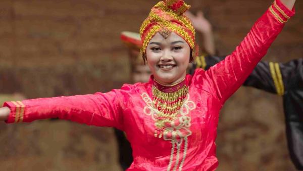 Bild 1 von 4: Der Jahrhunderte alte Volkstanz Indang feiert die Ankunft des Islam auf Sumatra.