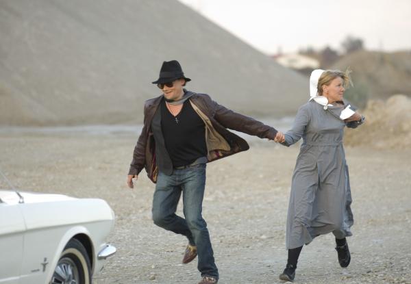 Bild 1 von 22: Auf der Flucht: Anna (Mariele Millowitsch) und Kristos (Martin Feifel).