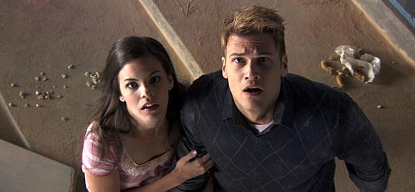 Bild 1 von 5: HALEY WEBB as Janet and NICK ZANO as Hunt in New Line Cinema?s horror film \