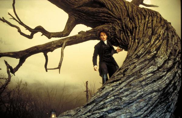Bild 1 von 9: Gendarm Ichabod Crane (Johnny Depp, M.) glaubt nicht an Hokuspokus wie der Dorfmagistrat, aber vielleicht ist doch etwas dran an den Geschichten über den kopflosen Reiter?