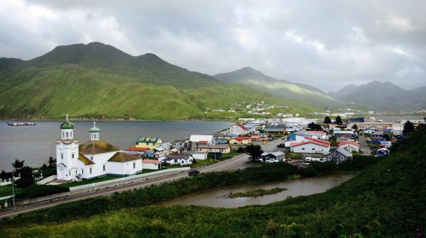 Bild 1 von 5: Der einzige Ort auf Unalaska ist Dutch Harbour. Er ist einer der wichtigsten Fischereihäfen der USA.