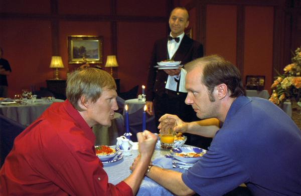 Bild 1 von 2: Im Bild (v.li.): Georg Friedrich (Willy), Karl Menrad (Albert Novak), Martin Brambach (Frank).