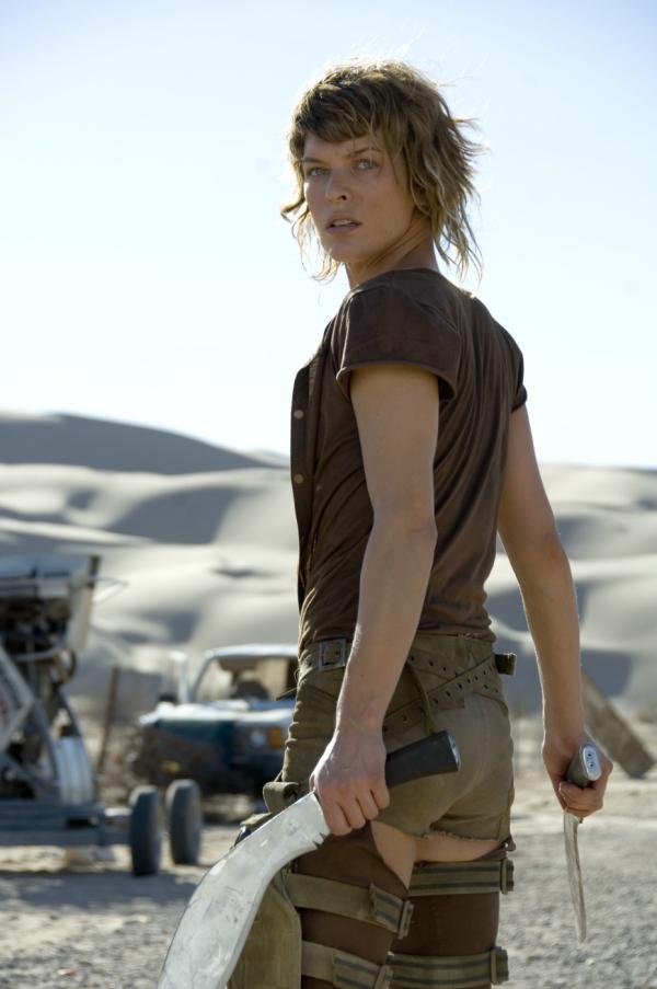 Bild 1 von 21: Alice (Milla Jovovich) kann sich selbst nicht mehr trauen, weil ihr zahlreiche Klone von ihr selbst das Leben schwer machen ...